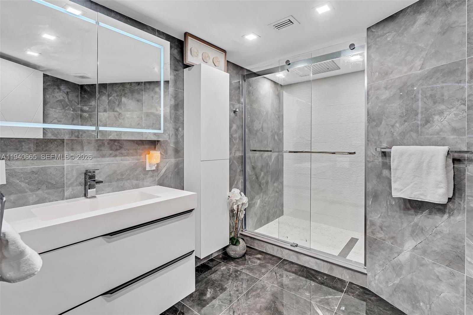 MYSTIC POINTE TOWER 500 C - Residential