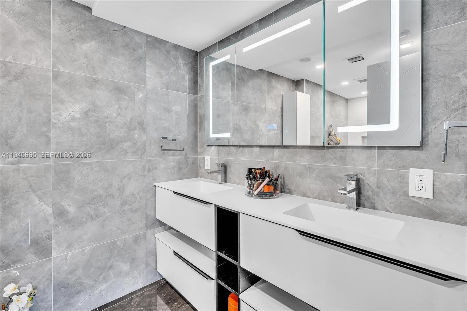 MYSTIC POINTE TOWER 500 C - Residential