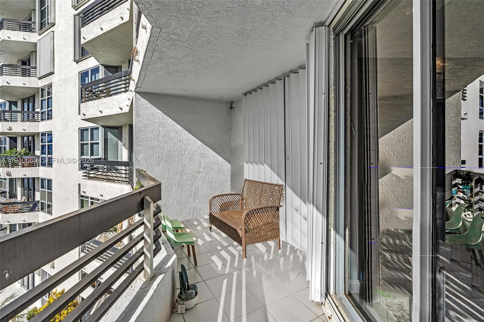 MYSTIC POINTE TOWER 500 C - Residential