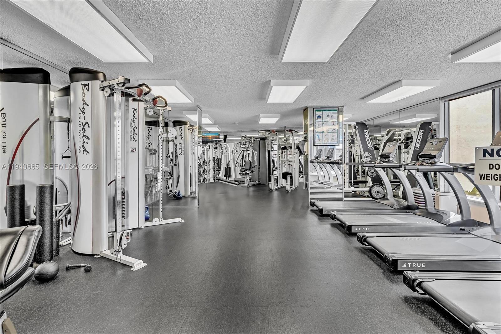 MYSTIC POINTE TOWER 500 C - Residential