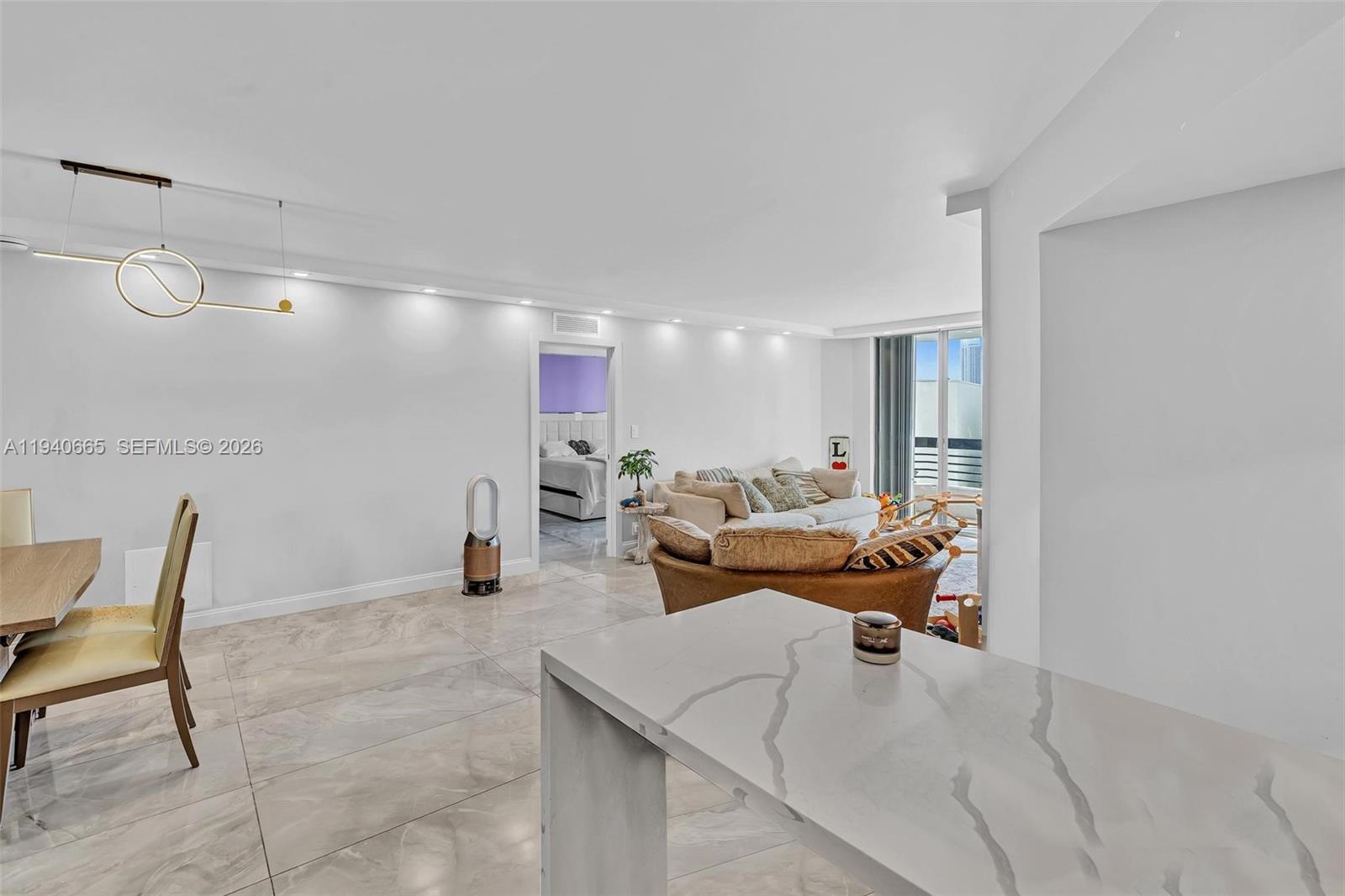 MYSTIC POINTE TOWER 500 C - Residential