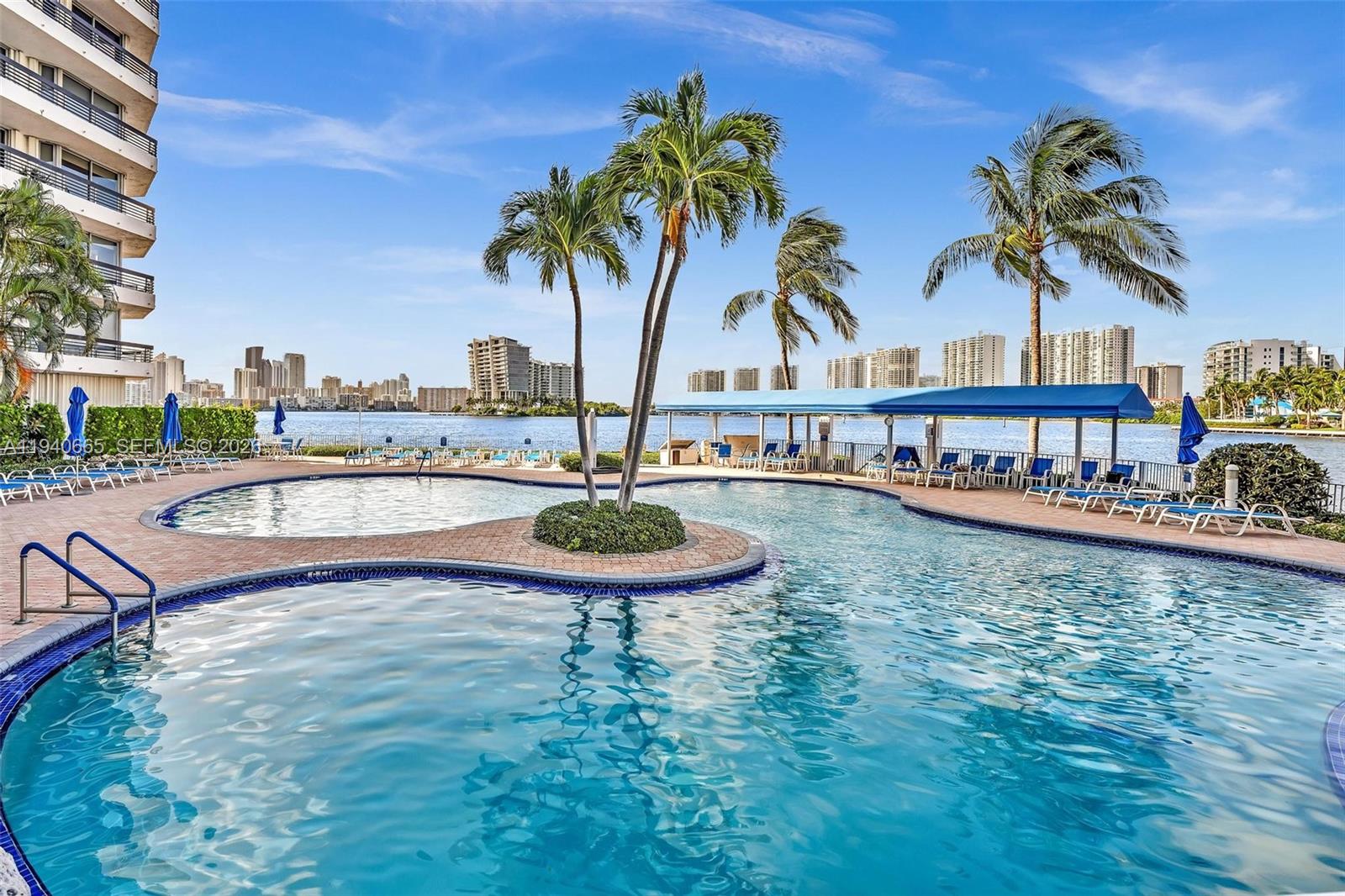 MYSTIC POINTE TOWER 500 C - Residential