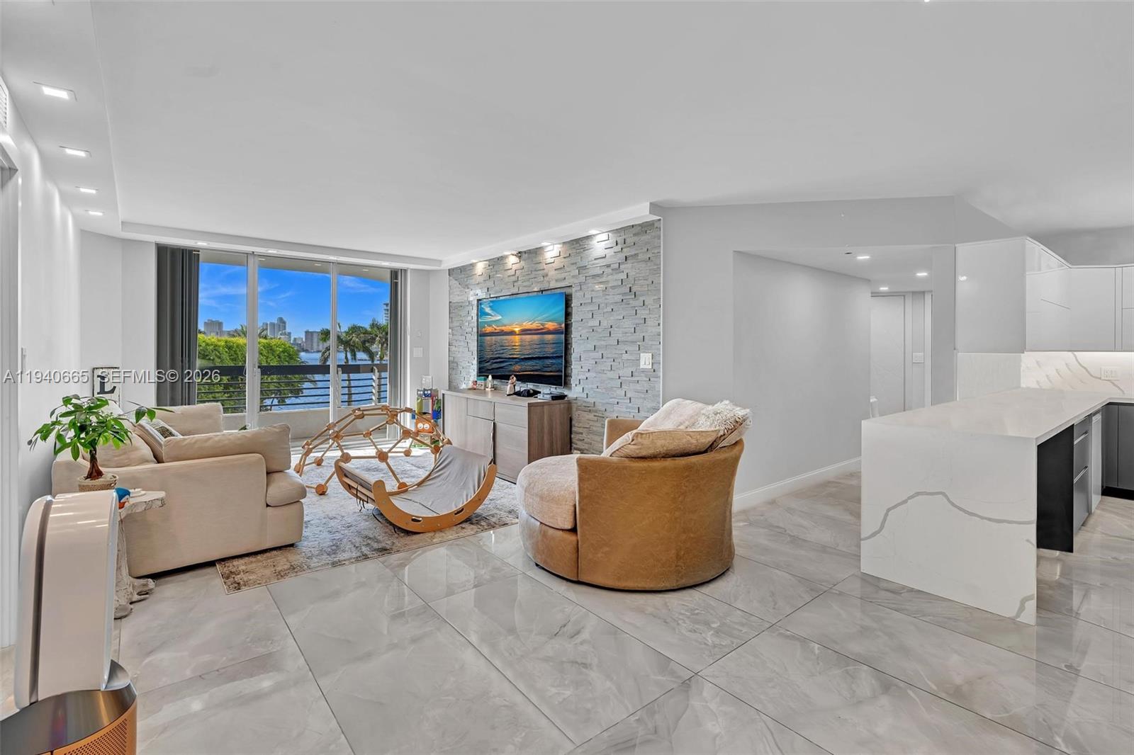 MYSTIC POINTE TOWER 500 C - Residential