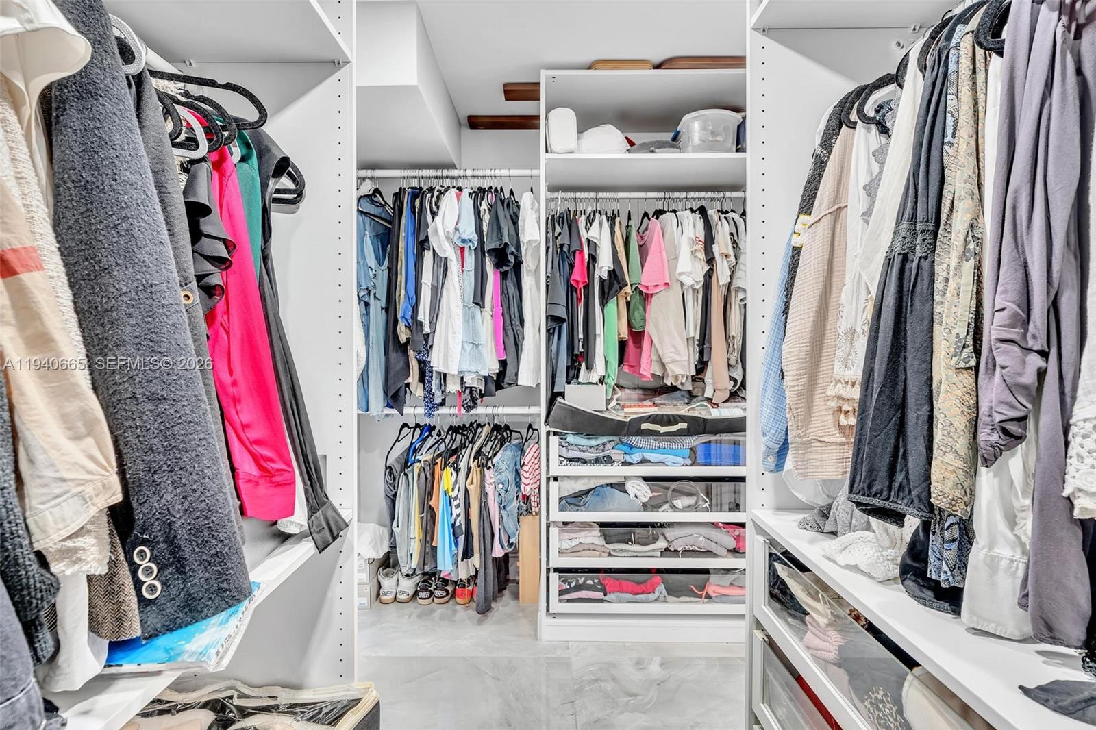 MYSTIC POINTE TOWER 500 C - Residential