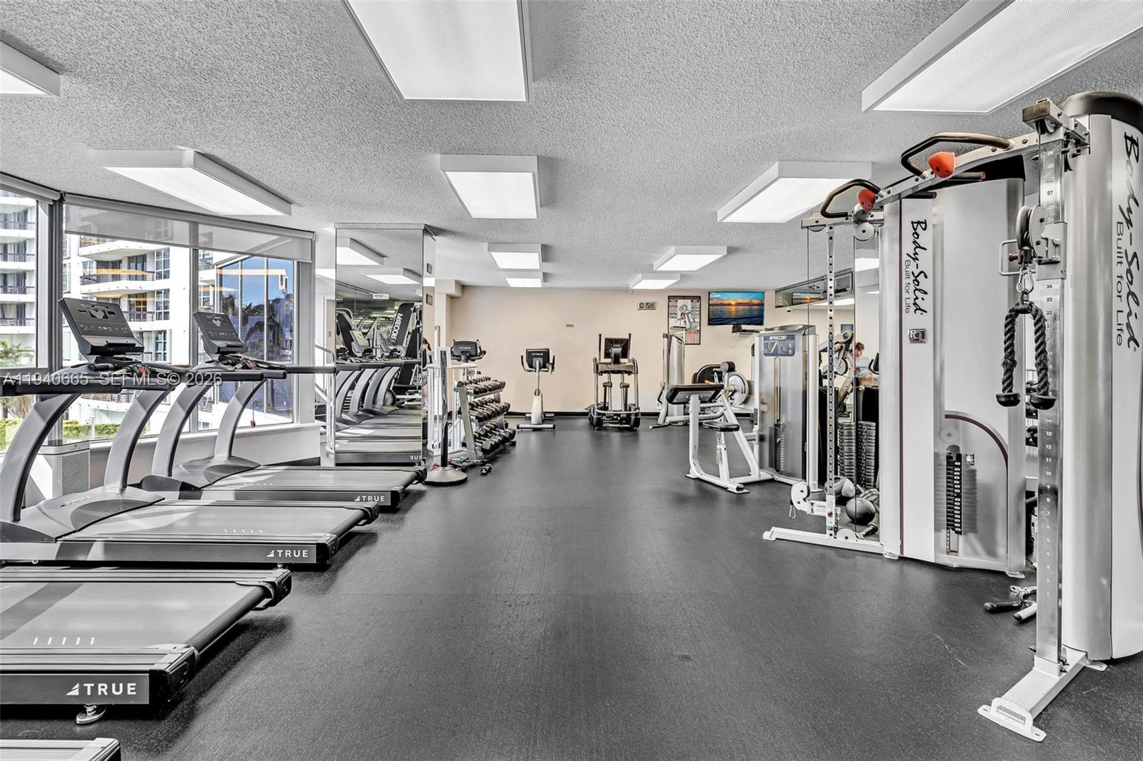 MYSTIC POINTE TOWER 500 C - Residential