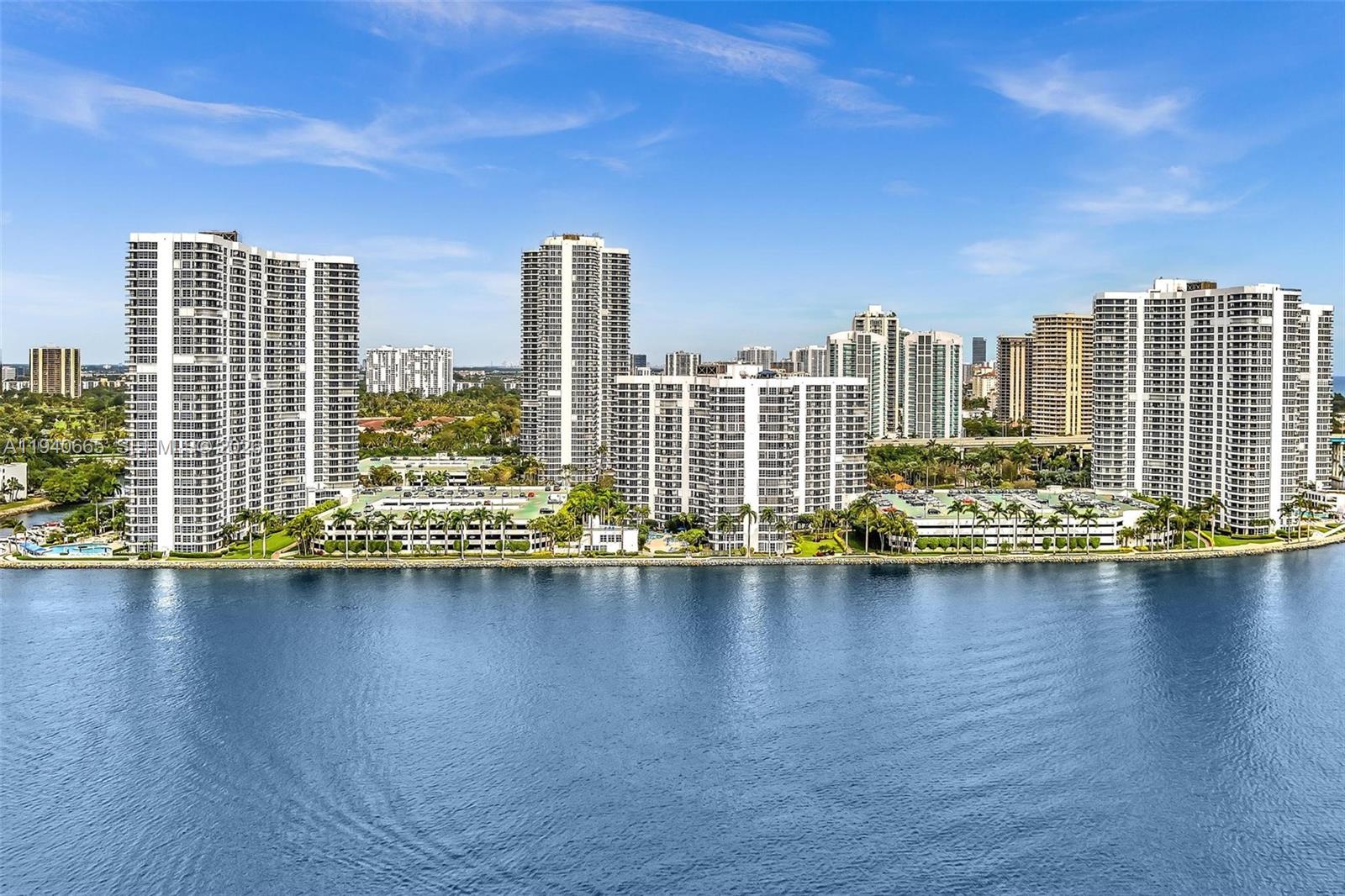 MYSTIC POINTE TOWER 500 C - Residential