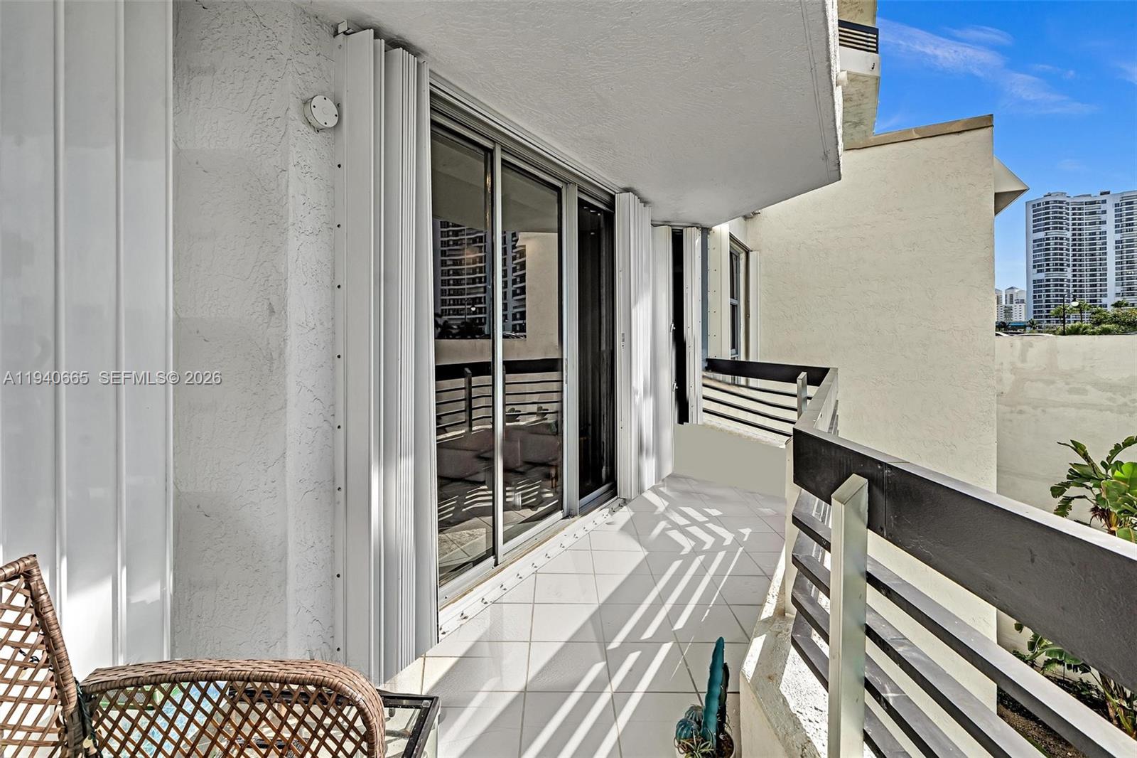 MYSTIC POINTE TOWER 500 C - Residential