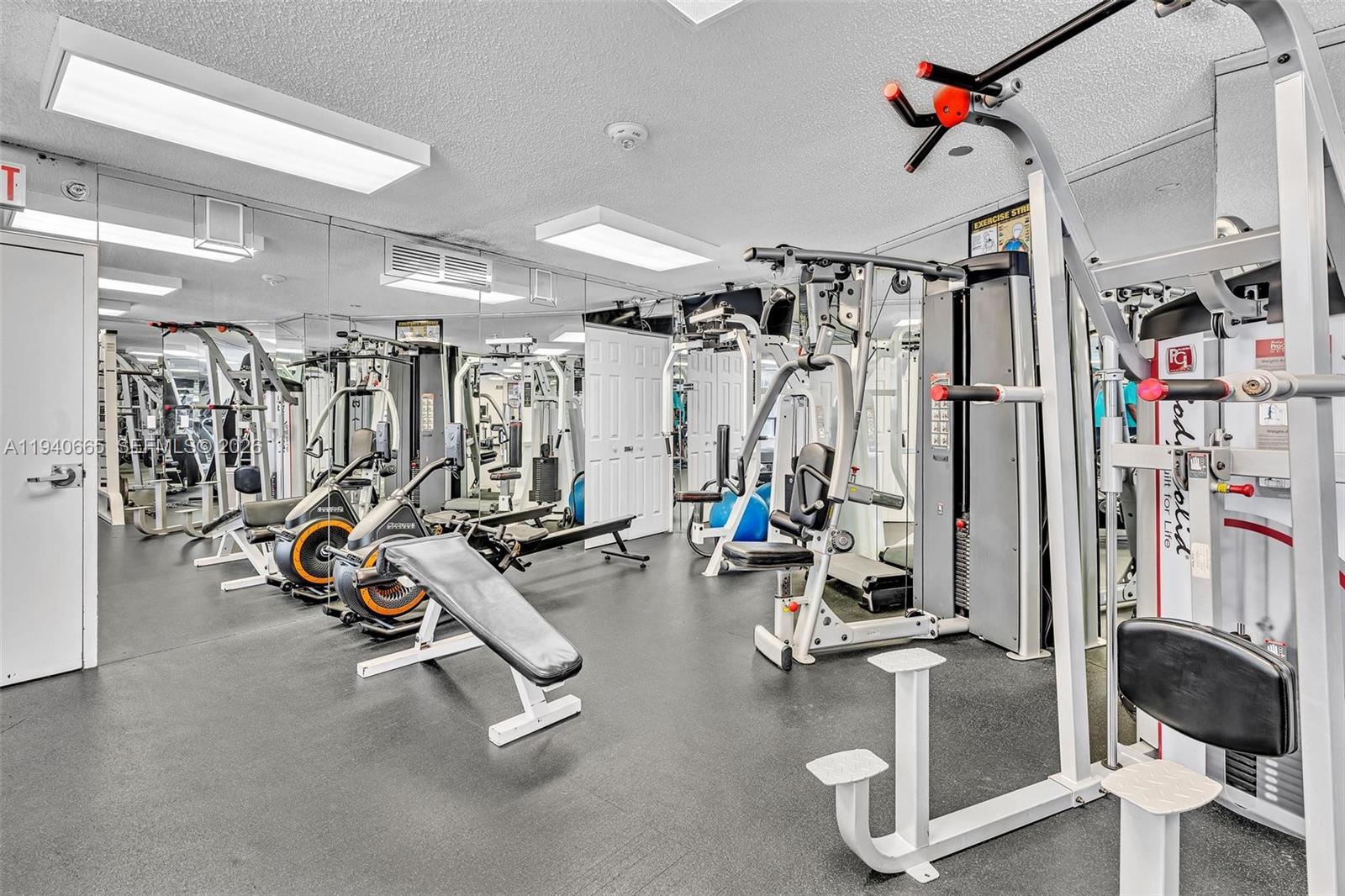 MYSTIC POINTE TOWER 500 C - Residential