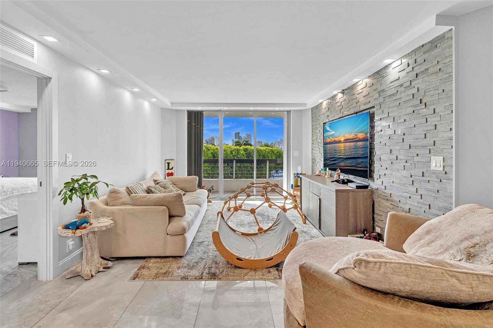 MYSTIC POINTE TOWER 500 C - Residential