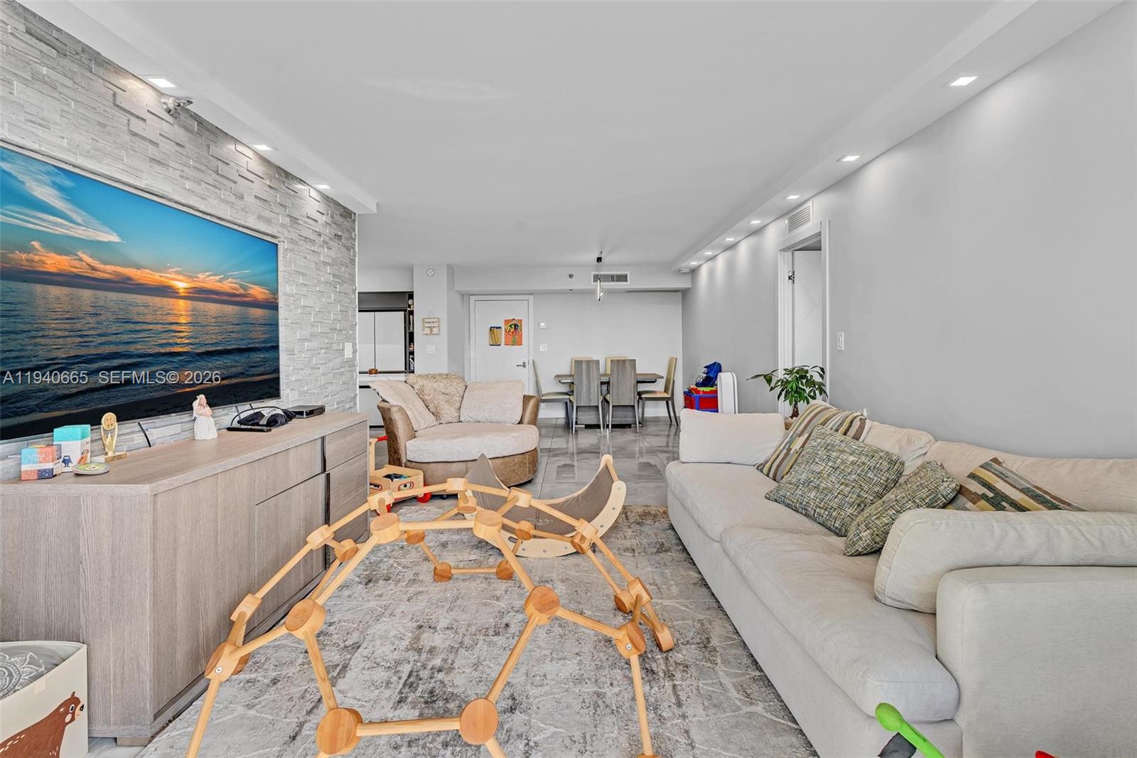 MYSTIC POINTE TOWER 500 C - Residential