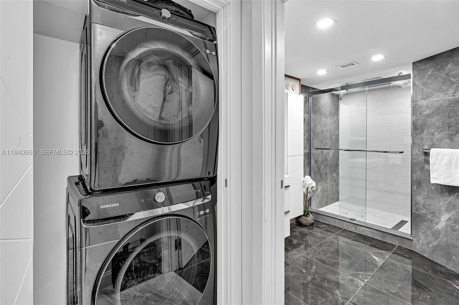 MYSTIC POINTE TOWER 500 C - Residential