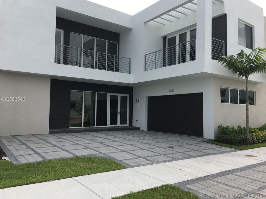 Amazing 5 Beds 5 baths with pool in Doral; new construction, smart home technology, summer Kitchen, Impact
windows, top of the line finishes, Bosh appliances, quartz counter top, fenced backyard , Community gate, club
house, ready move-in