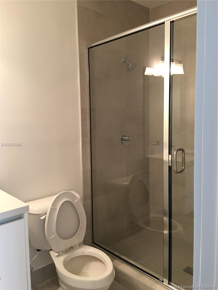 DORAL COMMONS RESIDENTIAL - Residential Lease
