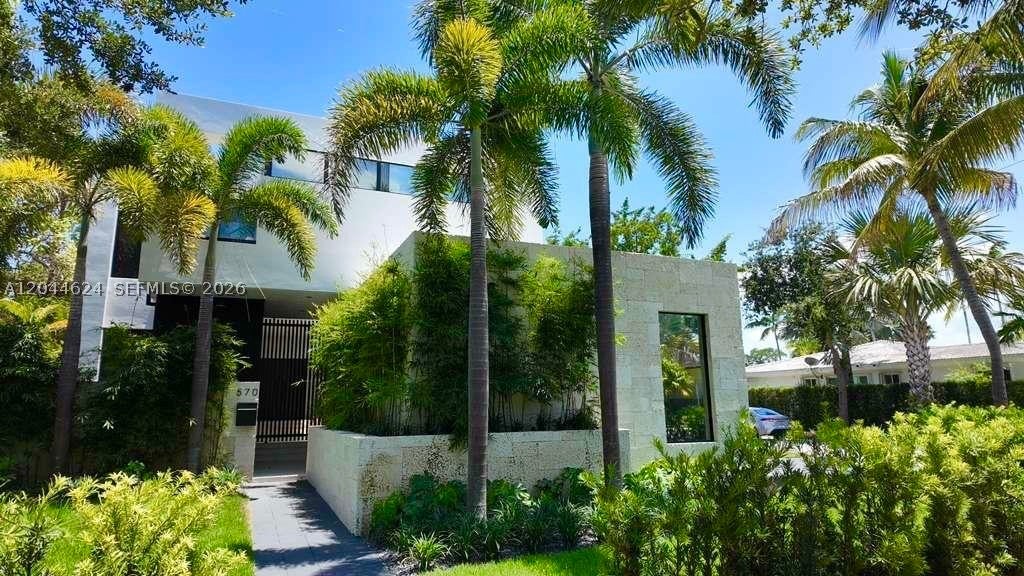 570 S Shore Dr