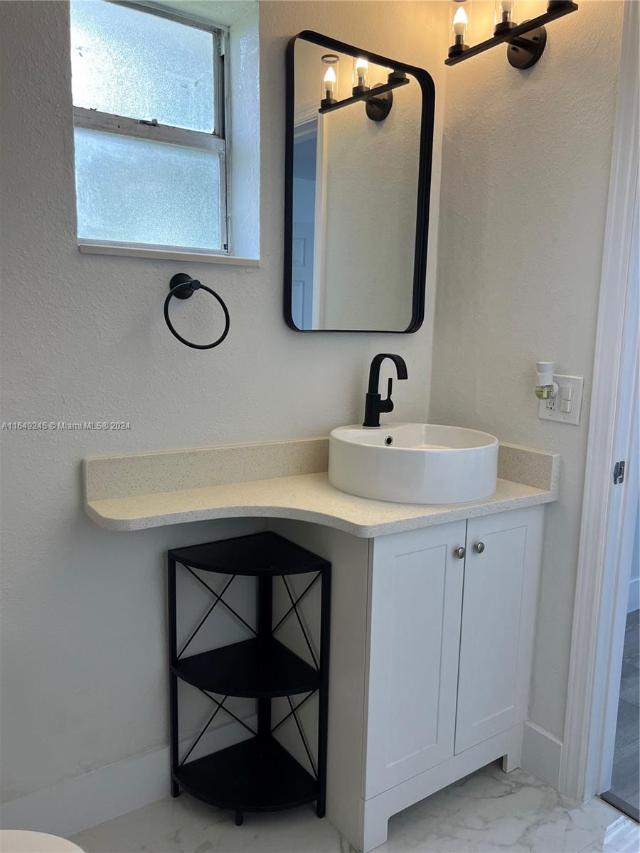 MARK-ALAN MANOR - Residential