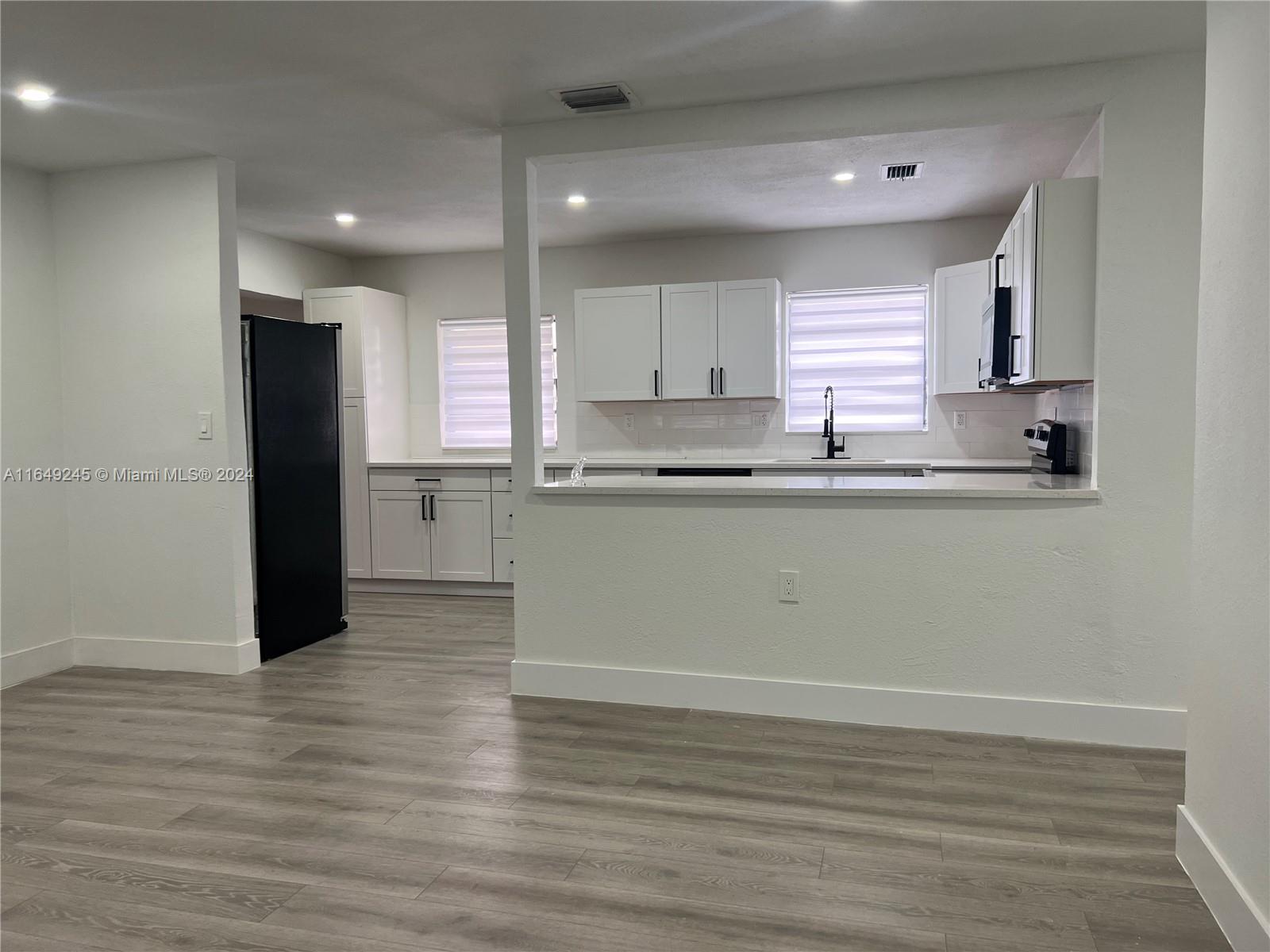 MARK-ALAN MANOR - Residential