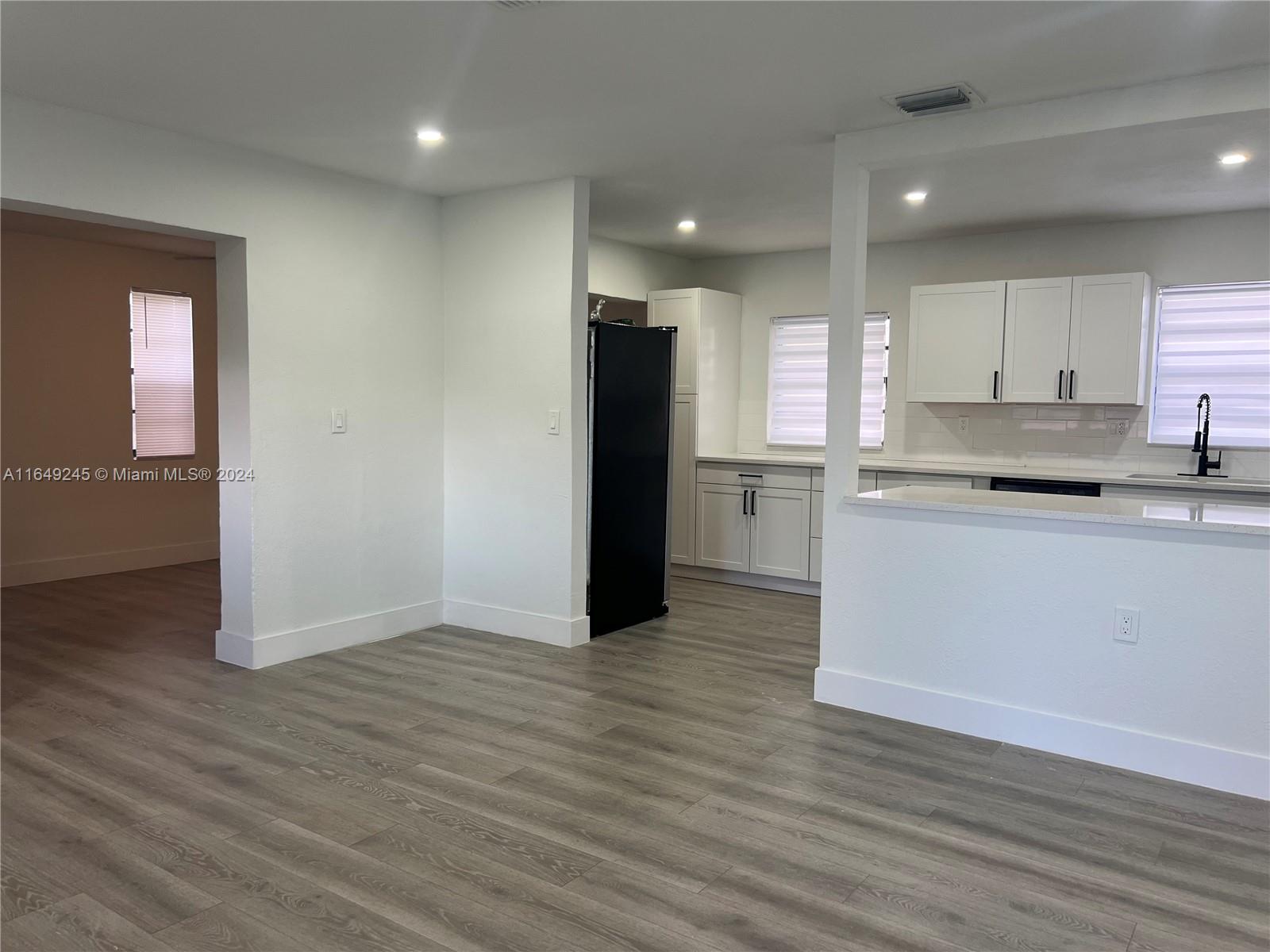 MARK-ALAN MANOR - Residential