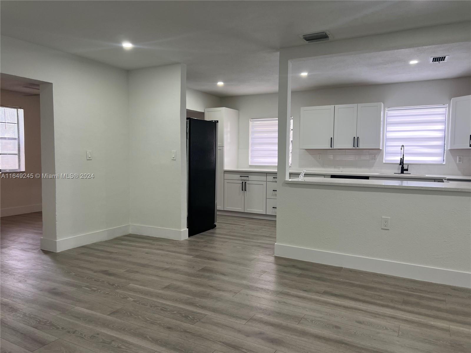 MARK-ALAN MANOR - Residential