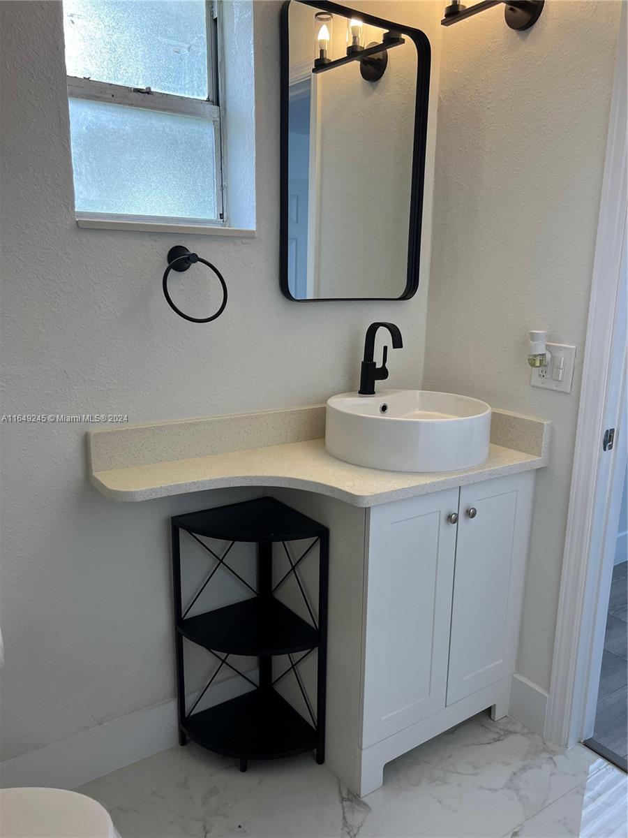 MARK-ALAN MANOR - Residential