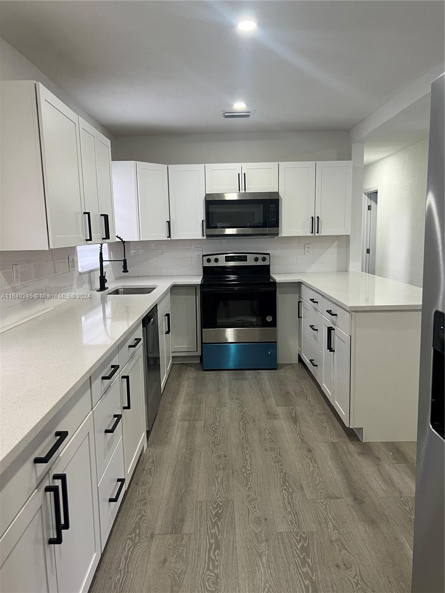 MARK-ALAN MANOR - Residential