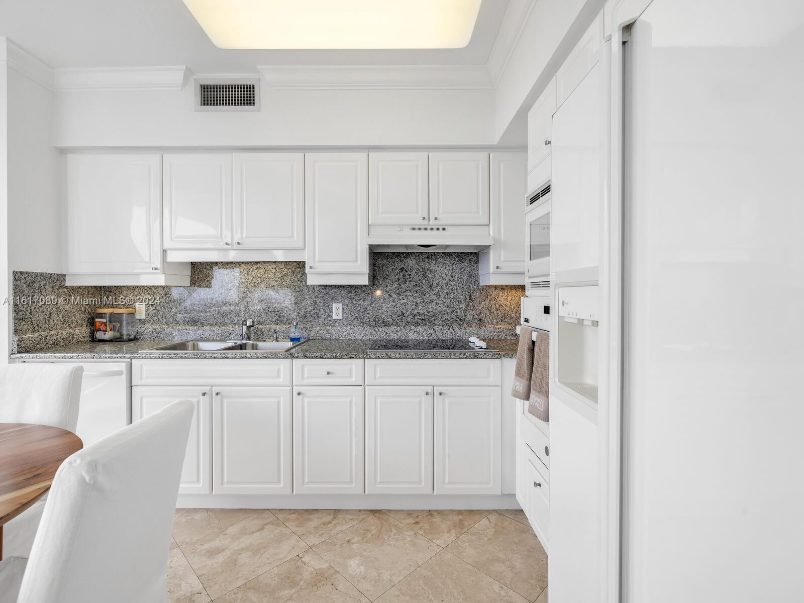 BLUE DIAMOND CONDO - Residential Lease