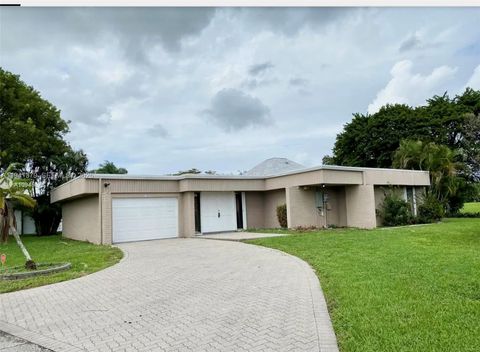 6105 Royal Poinciana Ln Tamarac FL 33319