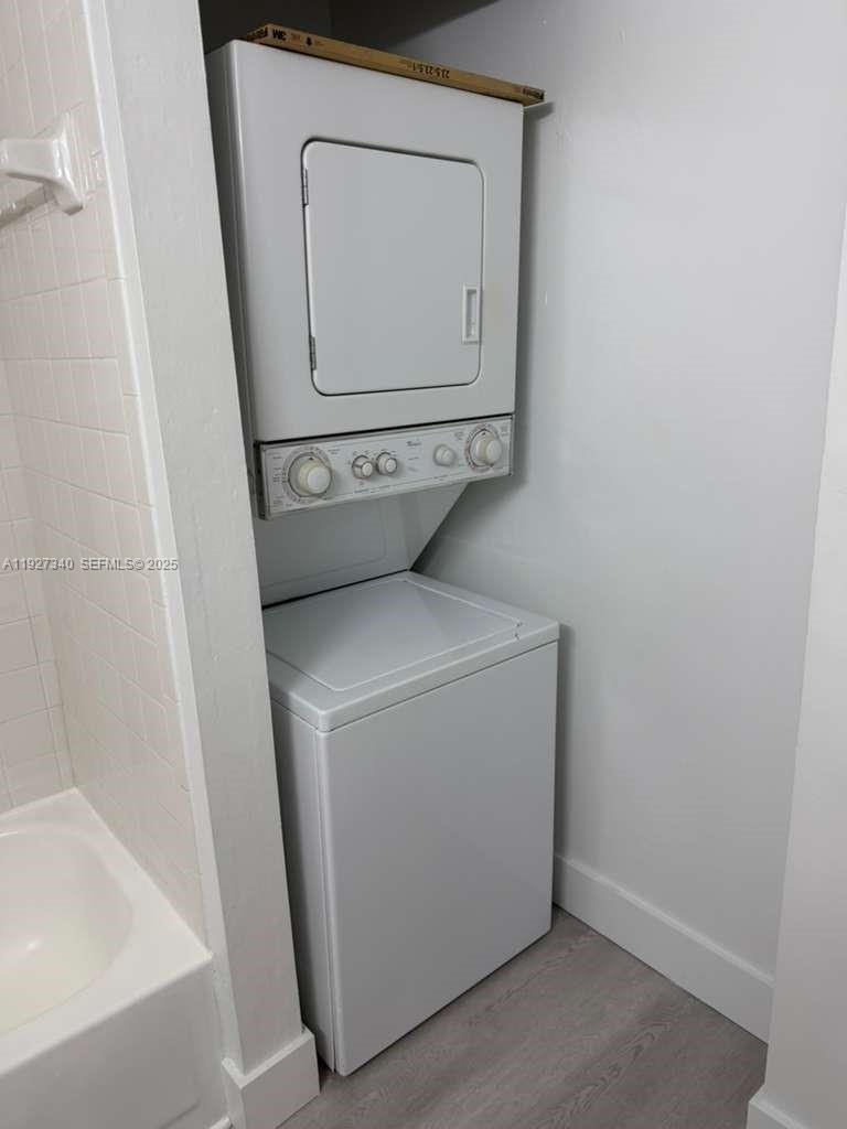 WINDING LAKE TWO AT WELLE - Residential Lease