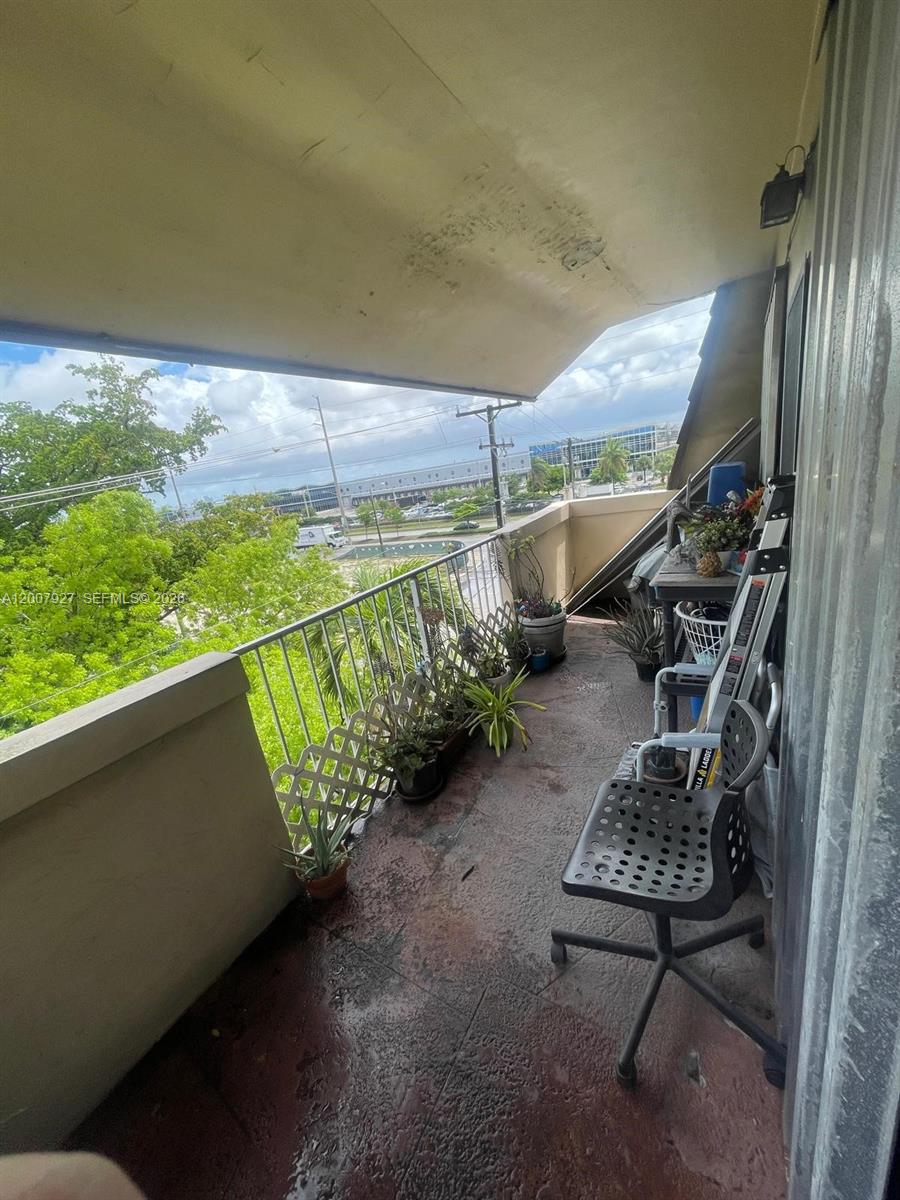 SPRINGS TOWERS CONDO - Residential