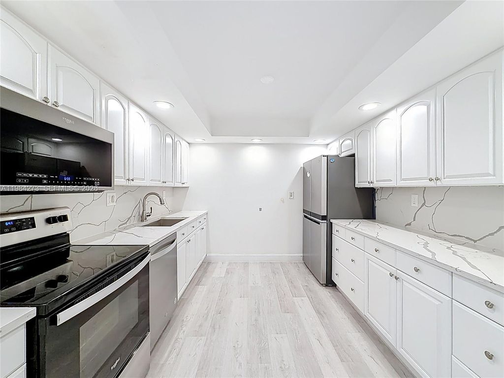 Photo of 1000 Parkview Dr #121, Hallandale Beach, FL 33009 (MLS # A11984273)