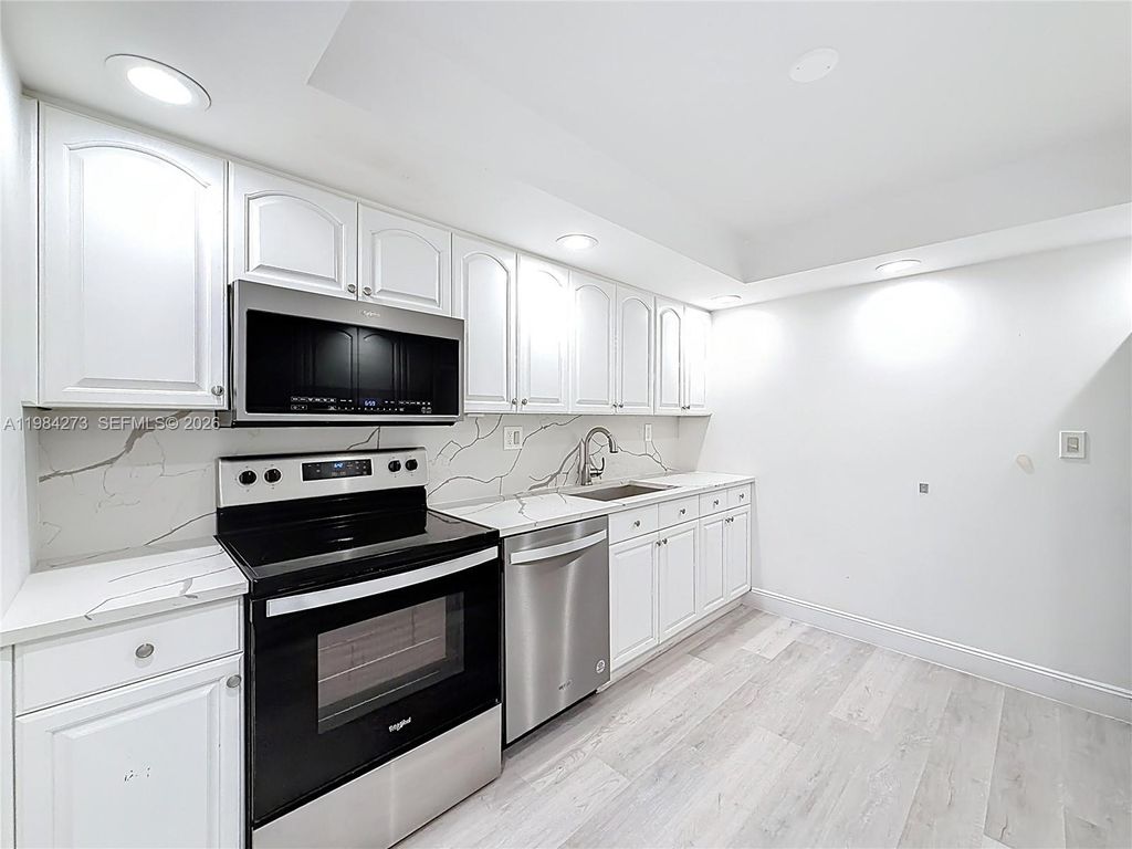 Photo of 1000 Parkview Dr #121, Hallandale Beach, FL 33009 (MLS # A11984273)