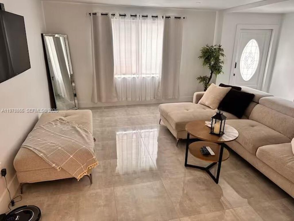 Photo of 1904 SW 28th St, Fort Lauderdale, FL 33315 (MLS # A11978865)