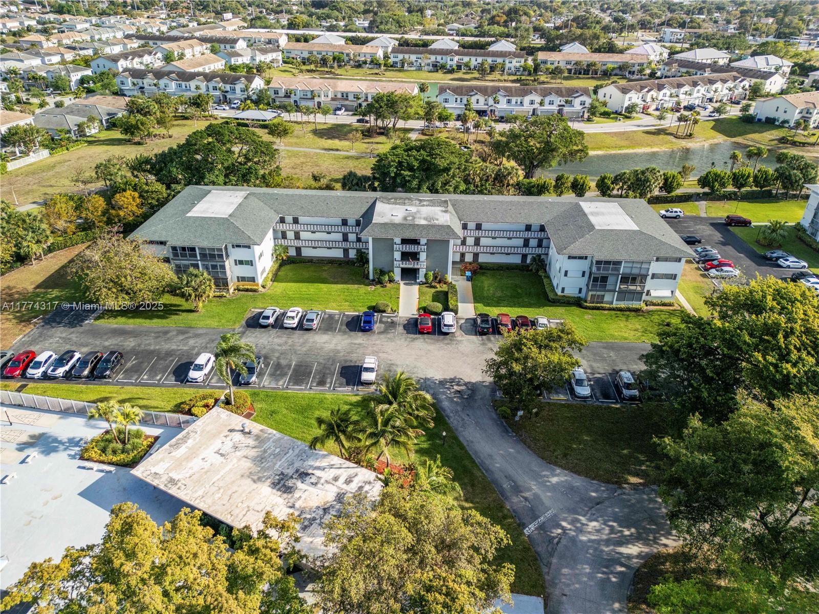 HILLCREST COUNTRY CLUB AP - Residential