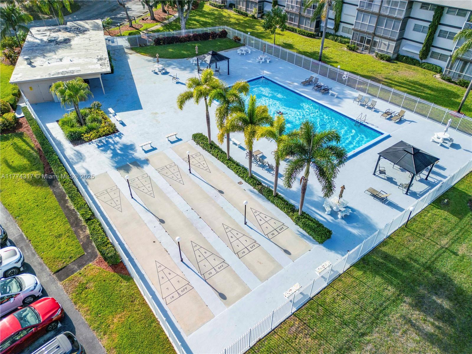 HILLCREST COUNTRY CLUB AP - Residential