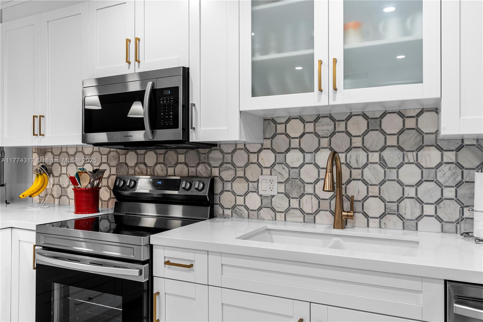 HILLCREST COUNTRY CLUB AP - Residential