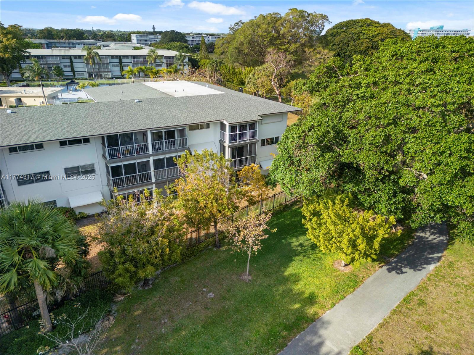 HILLCREST COUNTRY CLUB AP - Residential