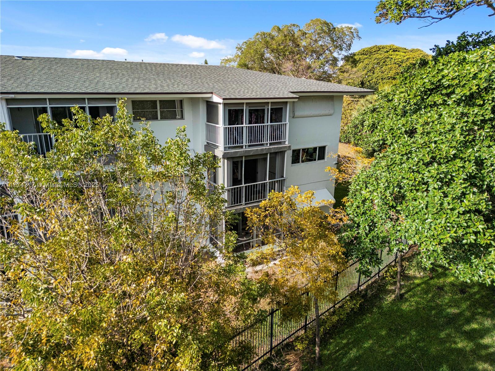 HILLCREST COUNTRY CLUB AP - Residential