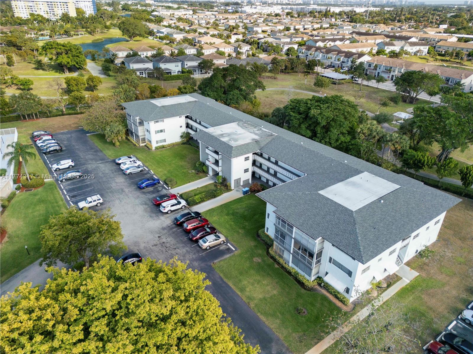 HILLCREST COUNTRY CLUB AP - Residential