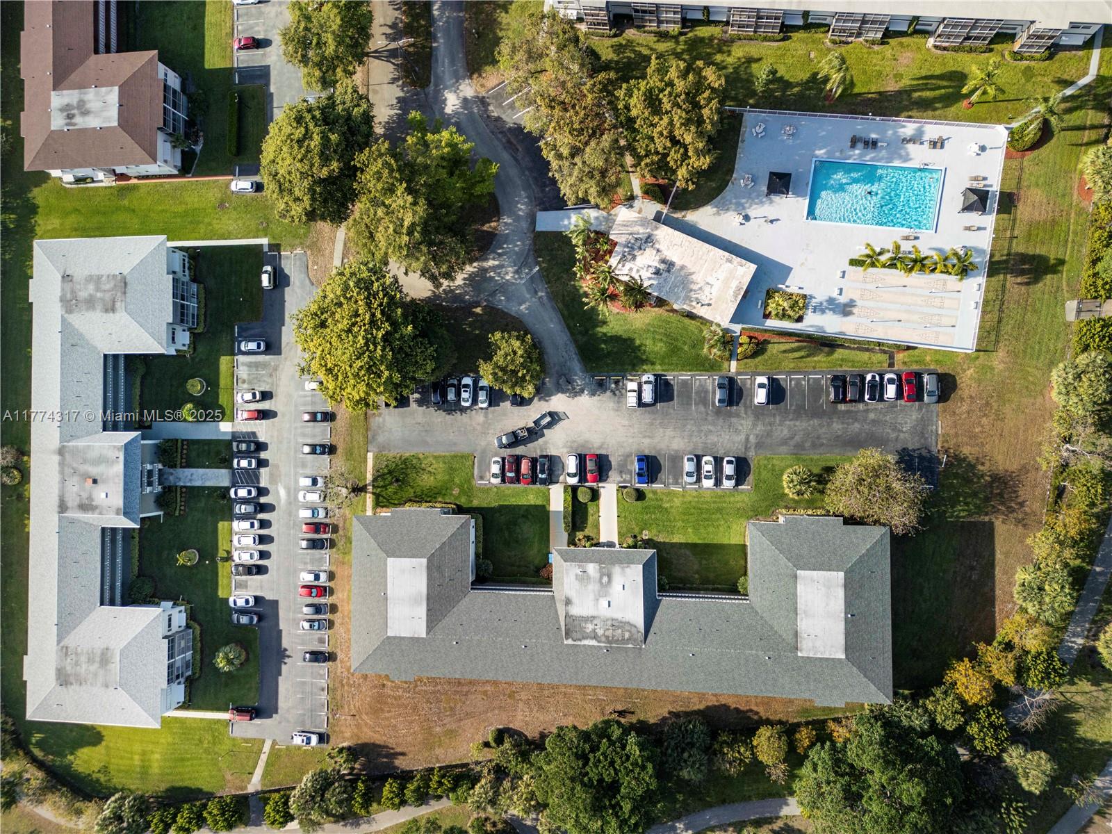 HILLCREST COUNTRY CLUB AP - Residential