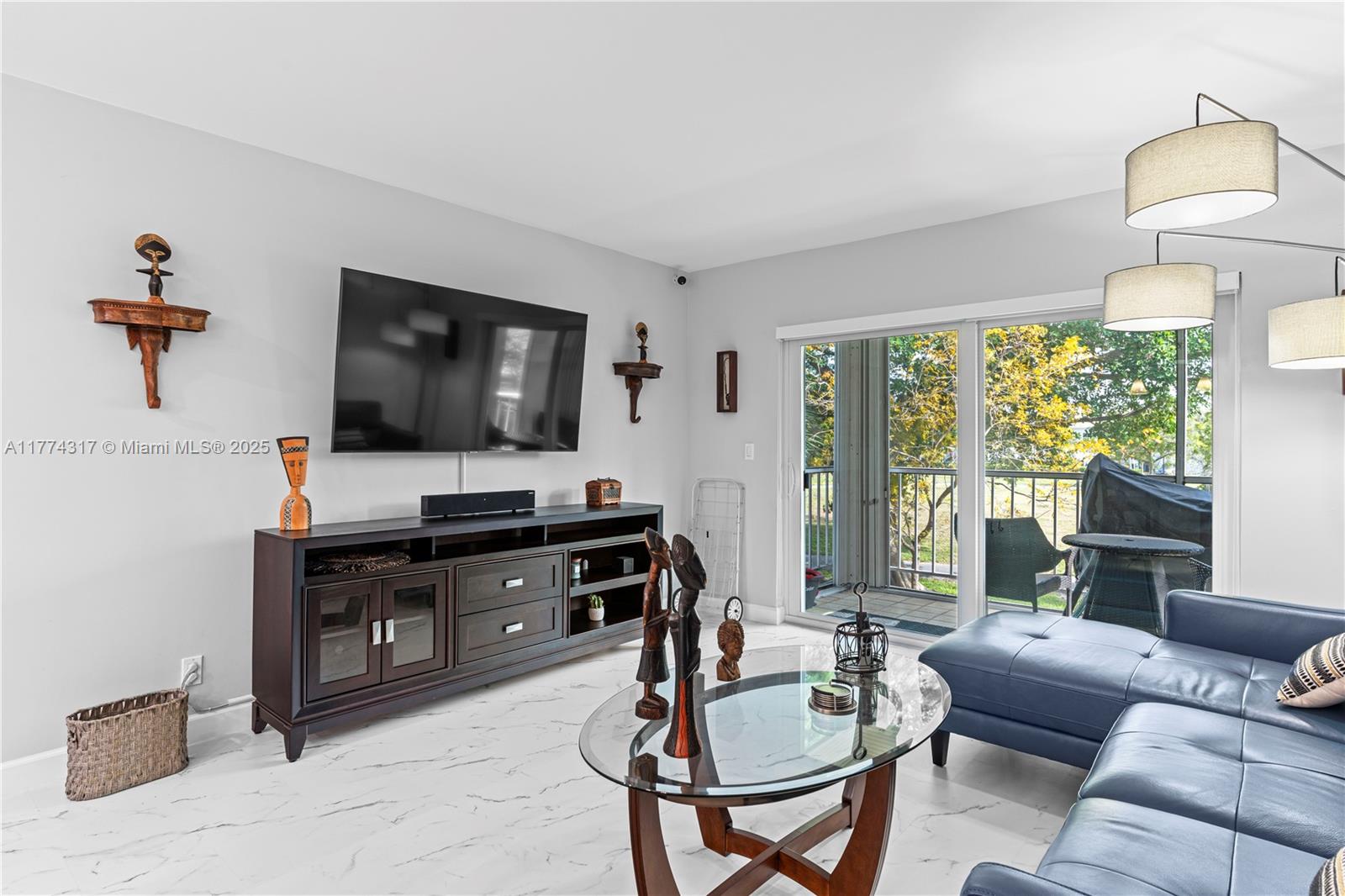 HILLCREST COUNTRY CLUB AP - Residential