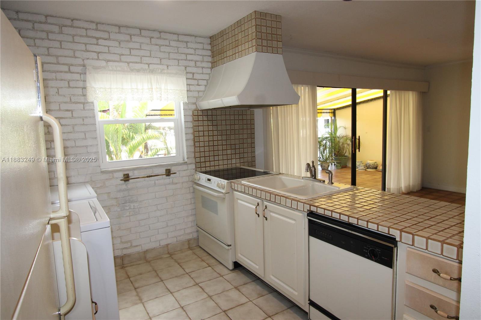 MIAMI LAKES LOCH LOMOND W - Residential
