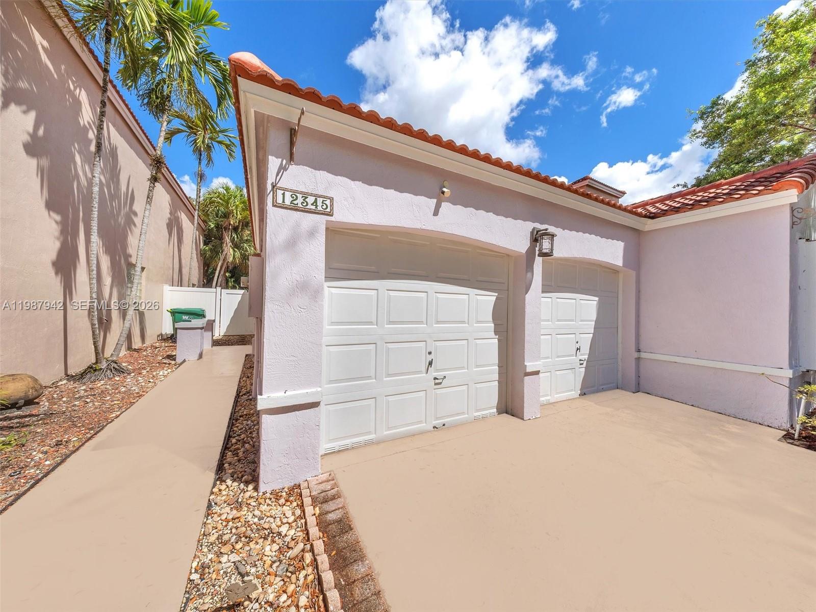 LAGO LARGO - Residential Lease