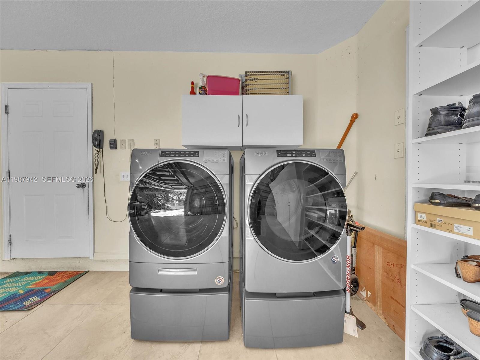 LAGO LARGO - Residential Lease