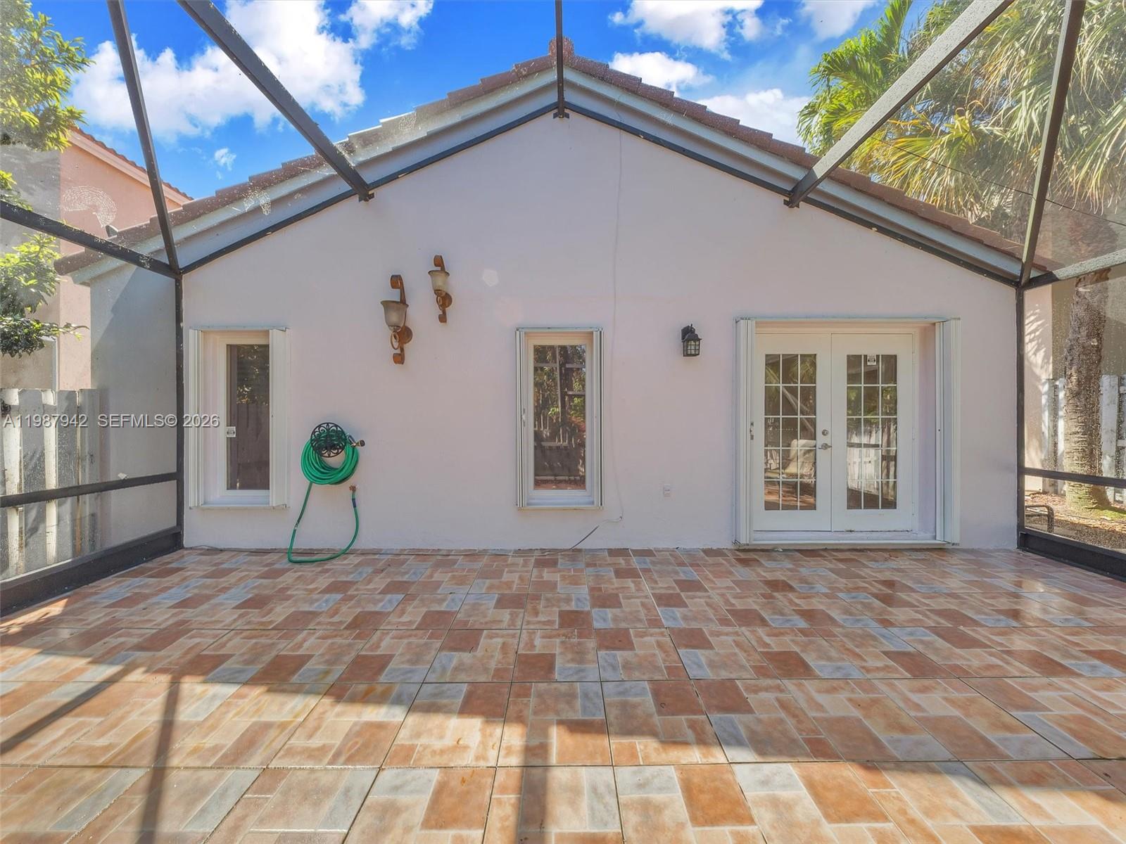 LAGO LARGO - Residential Lease