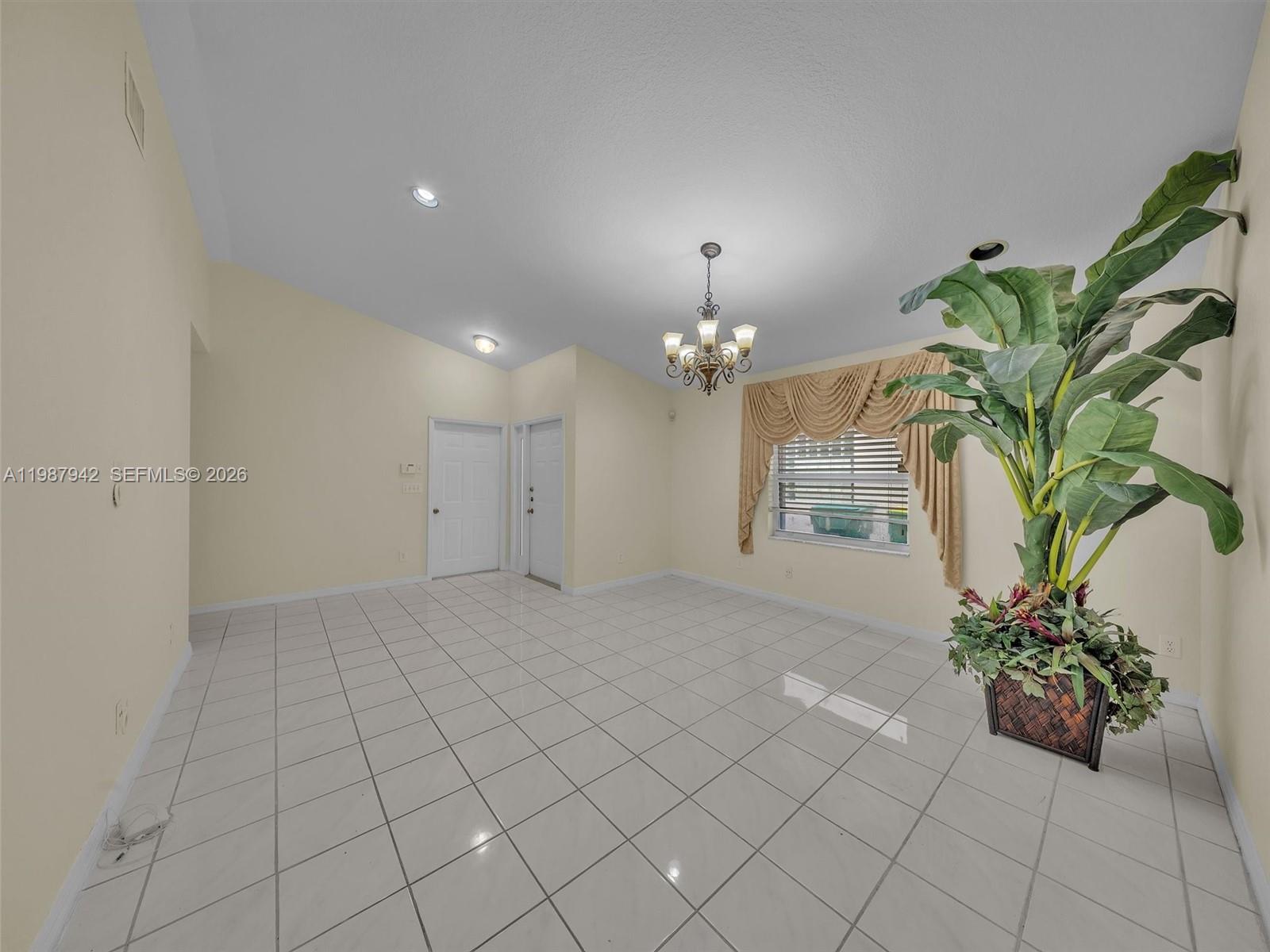 LAGO LARGO - Residential Lease