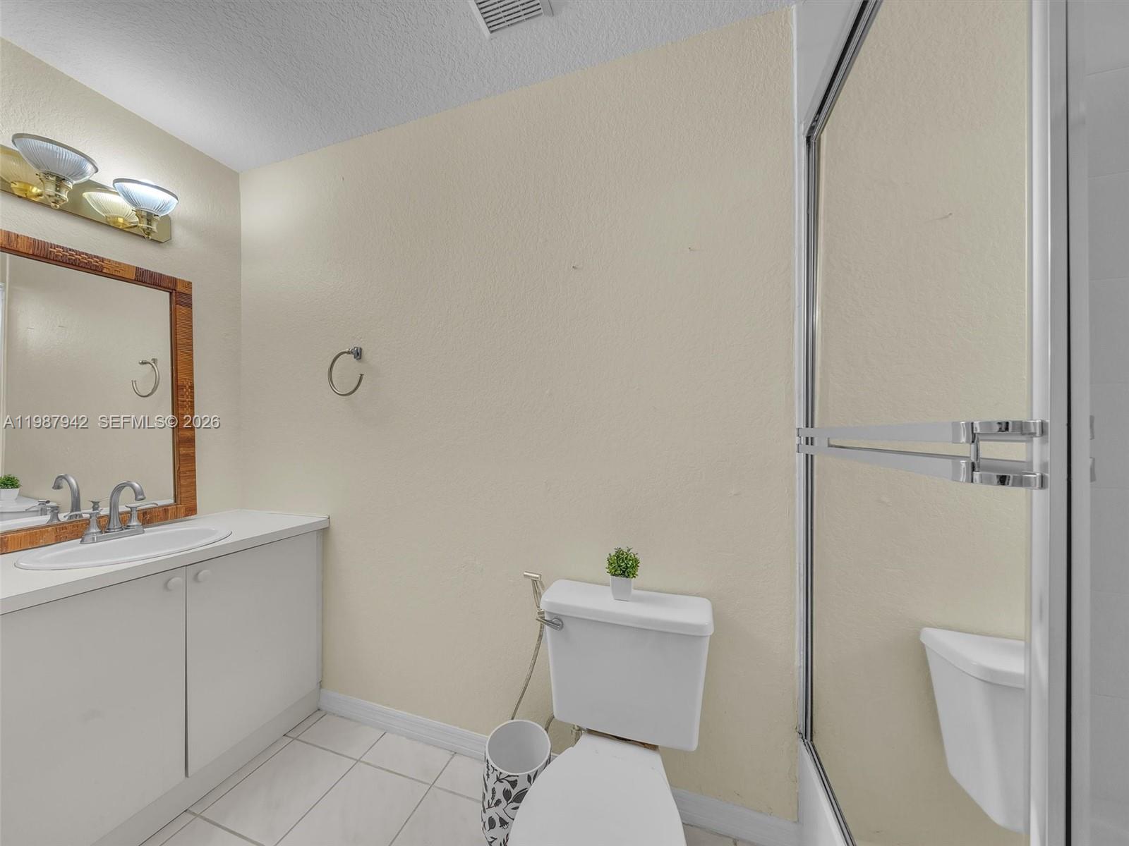 LAGO LARGO - Residential Lease