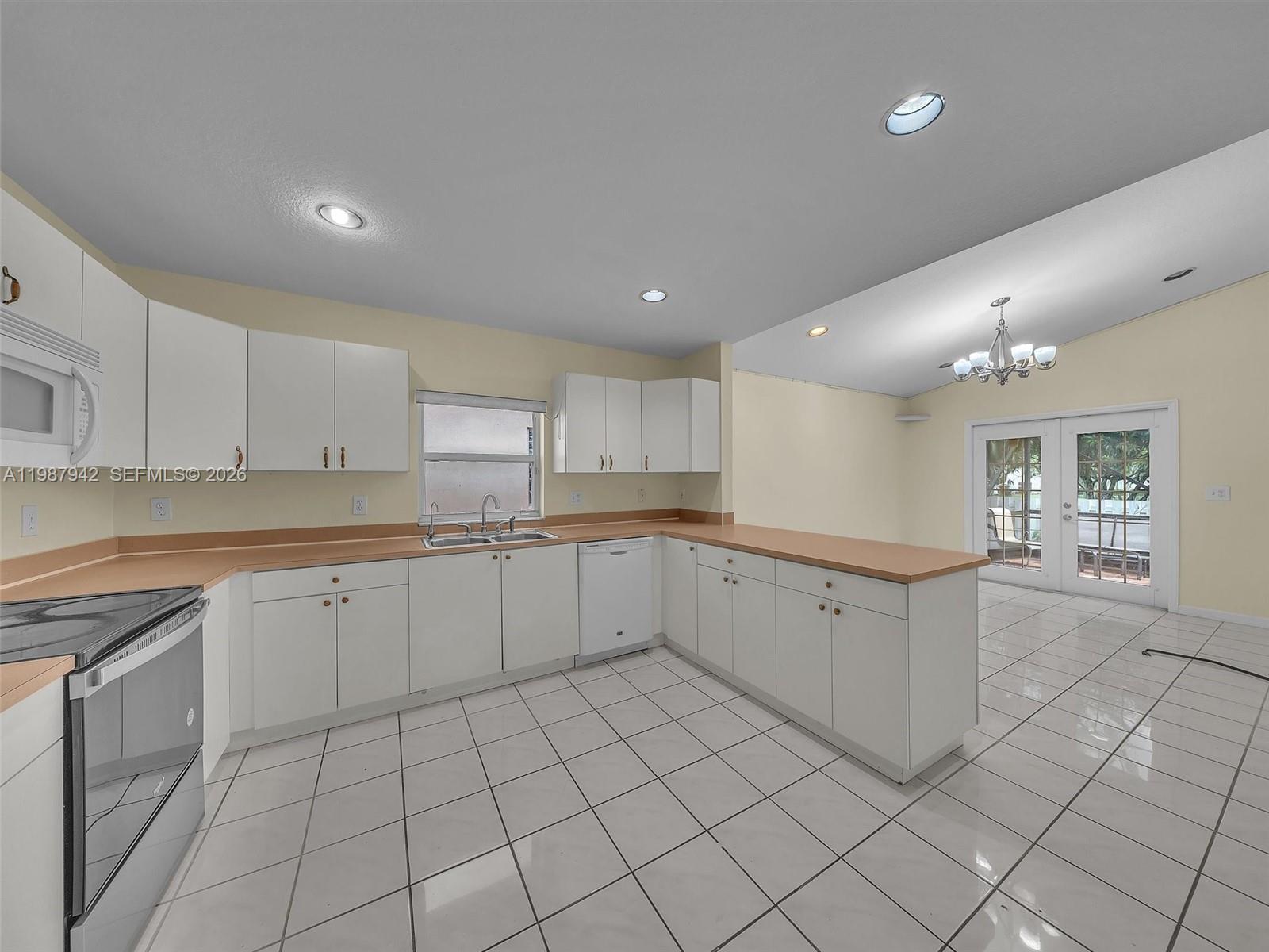 LAGO LARGO - Residential Lease