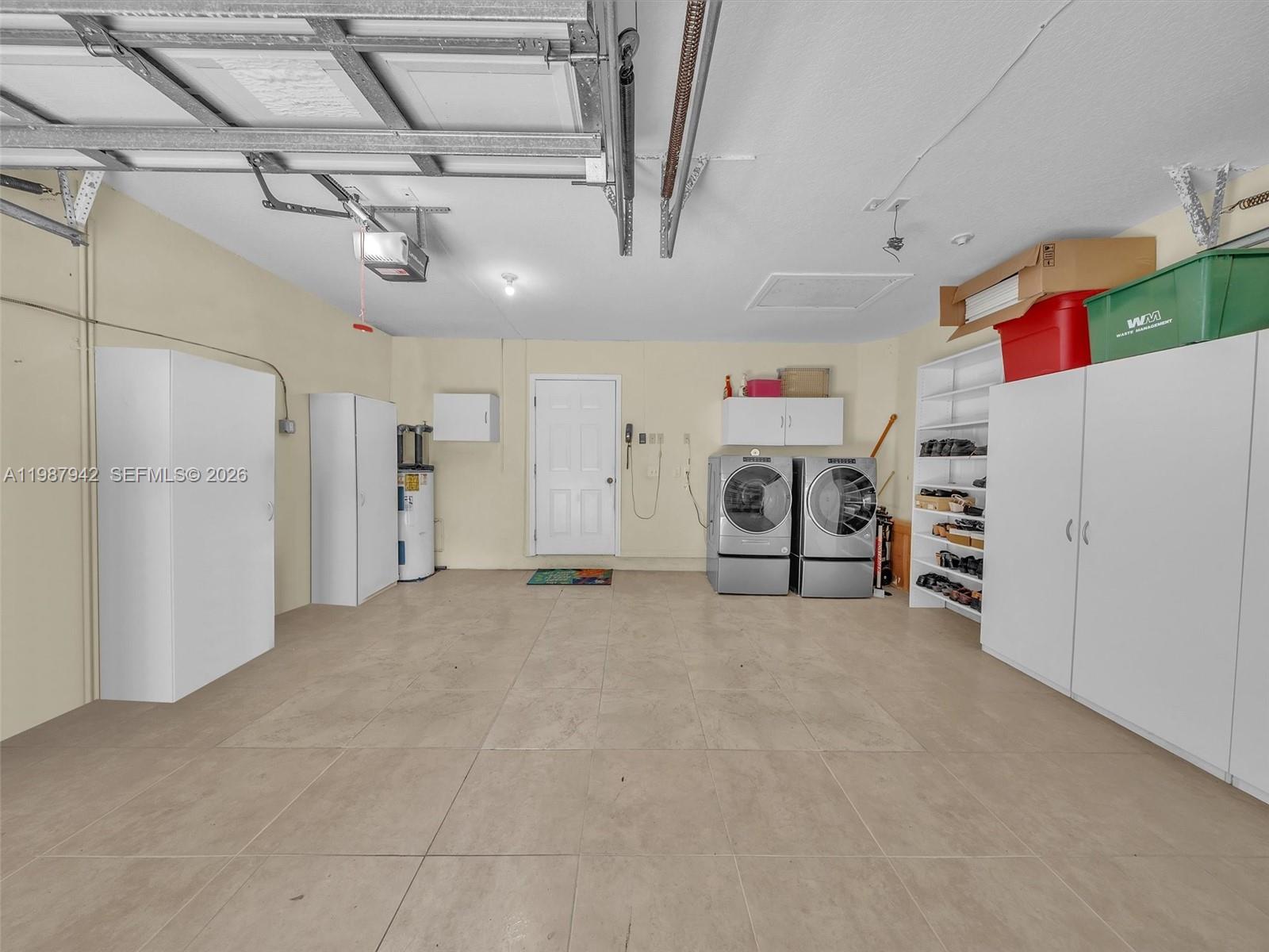 LAGO LARGO - Residential Lease