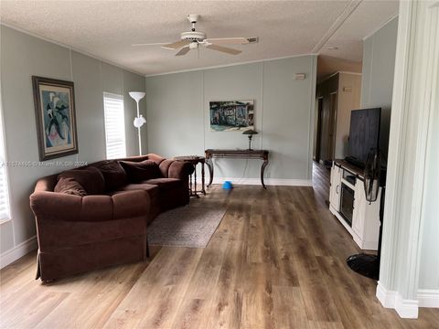 Mobile Home in Hobe Sound FL 8110 Eagle Ave Ave 10.jpg