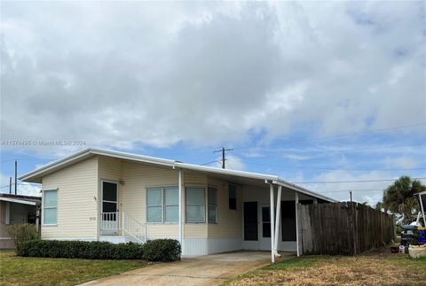 Mobile Home in Hobe Sound FL 8110 Eagle Ave Ave 2.jpg