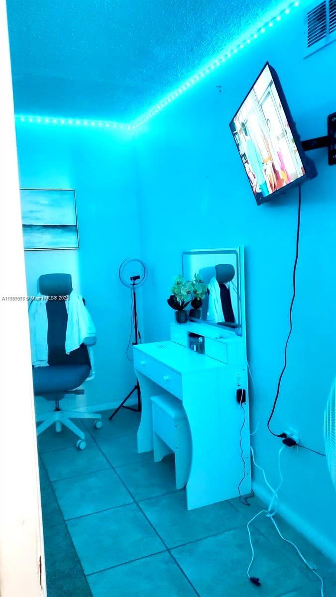 THE PALMS 51 CONDO - Residential